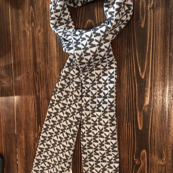NWT Michael Kors Scarf - Picture 2 of 5